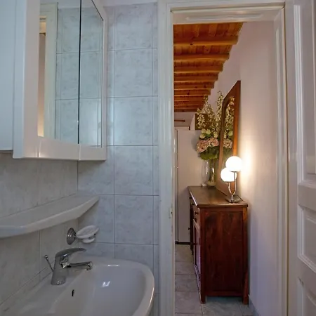 Charming 3 Bedroom Maisonette 度假居 *